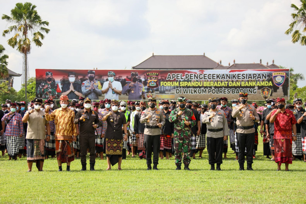 Polda Bali Gelar Apel Pengecekan Kesiapan Pembentukan Forum Sipandu Beradat dan Bankamda